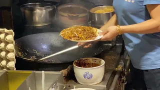 Is this the best CHAR KWAY TEOW in Singapore? | Street Food Singapore