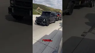 MERCEDES BENZ Clase G 63 /  No soy de problema traigo hierba buena - Peso Pluma