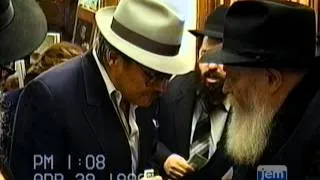 WATCH: When the Rebbe Tipped His Hat