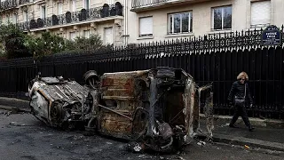 "Sarı Yelekliler" Paris'i yakıp yıktı