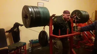 Iron Strongman Kaciga 982,5 kg.