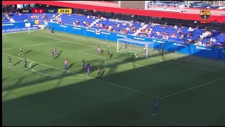 Ridiculous pass from Riqui Puig.