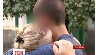 Колишній ополченець, який здався українським правоохоронцям, зустрівся зі своєю мамою