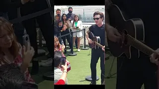 Drake Bell performing Makes me happy Live acoustic CDMX 02/07/2022