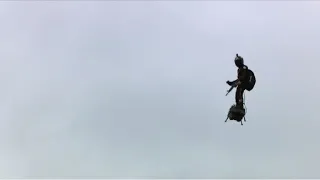 14 juillet: un "homme volant" au-dessus des Champs-Elysées | AFP Images