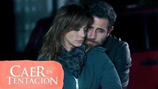 Caer en tentación: Raquel y Santiago se dejan llevar por lo que sienten | C-22 | tlnovelas