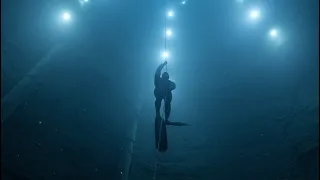 Diving to the bottom of the worlds deepest pool on a single breath . 60 meters / 200 ft