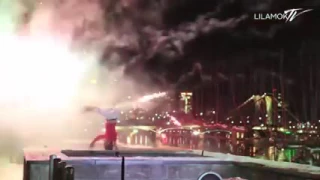 Crazy bursting of crackers