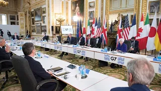 World leaders gather for the G7