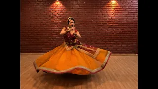 Bollywood old classical dance (Kathak).