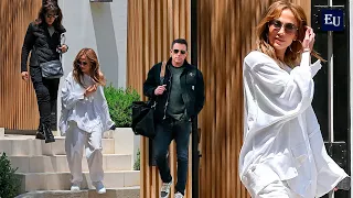 The divorce rumors become clearer when Jennifer Lopez was spotted house hunting without Ben Affleck