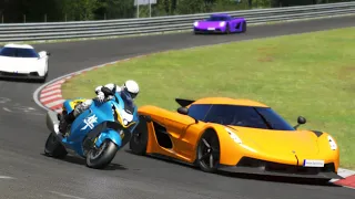 Suzuki Hayabusa 2022 vs Koenigsegg Jesko Absolut 2020 at Nordschleife