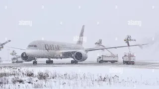 Qatar A350-1000 Snowstorm Departure_Towing in Quebec City (YQB)(1080P_HD)