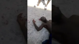 Vidéo : des migrants subsahariens détenus dans la cour du commissariat de Tanger #Maroc