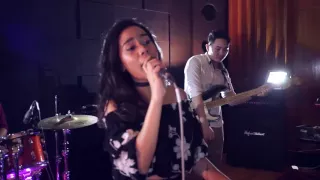 Don't Let Me Down - The Chainsmokers Cover By Deo Entertainment at Destudio
