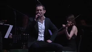 Константин Хабенский исполняет "Случайный вальс" и "У самовара". (9 Мая 2013 г)