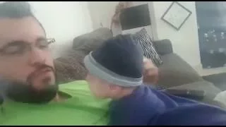 Dad and son home alone (папа и сын одни дома)