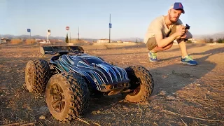 CARRO DE CONTROLE REMOTO QUE CORRE A 80Km POR HORA!! JLB Racing Cheetah Brushless RC Car Truggy