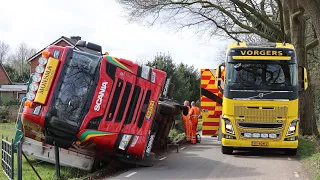 Vrachtwagen gekanteld tussen Oldenzaal en De Lutte