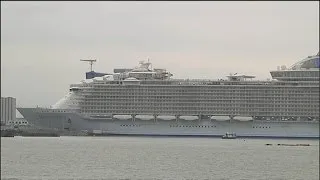 "Harmony of the Seas": le plus long navire du monde sort en mer pour la première fois