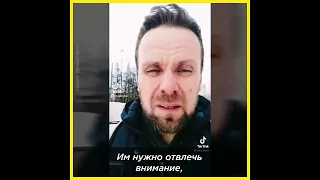 Россияне участвуют в акции-флешмобе "Нет войне России с Украиной! Руки прочь от Украины!"