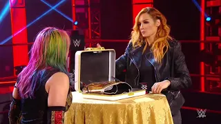 Becky Lynch le entrega a Asuka el Campeonato Femenino de Raw - WWE Raw 11/05/2020 (En Español)