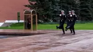 Changing of Guard near Kremlin in Moscow - Смена караула у Вечного огня в Москве