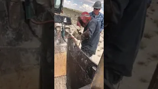 Guy Pranks Welder by Obstructing his Vision - 1132269