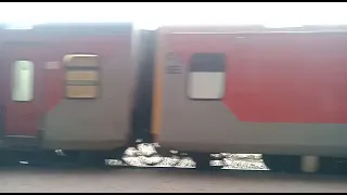 22808 MGR Chennai Central to Santragachi AC Sf Express arriving at Samalkot Junction