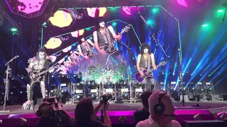 KISS - Front Row, Show Center - Tears are Falling - Irvine