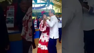 El Presidente Dominicano Luis Abinader Bailando Merengue Tipico 🔥🇩🇴 #short #viral #rd