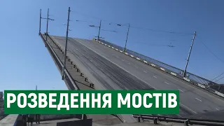 У Миколаєві розвели мости: акваторію суднобудівного заводу покинув катер "Прилуки"