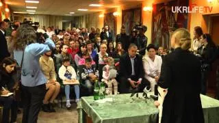 Тимошенко відвідала сім'ї військових переселенців з Криму