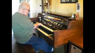 Mike Reed plays the "Easter Parade" on his Hammond Organ