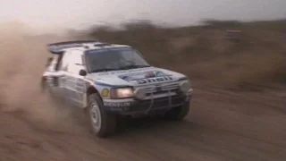 FLYING FINNS! Juha Kankkunen and Ari Vatanen in the Dakar Rally - Peugeot 405