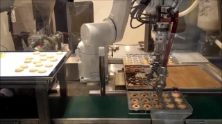 Vuototecnica Bernoulli Effect Cup and Fast Vacuum Generator in action to assemble macaroons