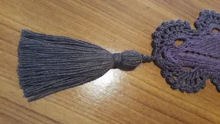 How to make a decorative tassel of yarn.