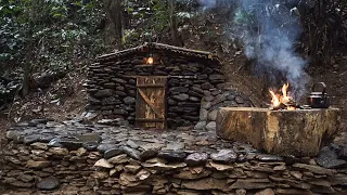 7 days of building an underground Bushcraft shelter with: Rocks, Trees, Bamboo in the wild forest