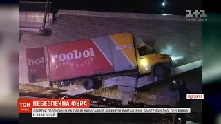 Десяток патрульних екіпажів переслідували фуру, водій якої був напідпитку, на Одещині