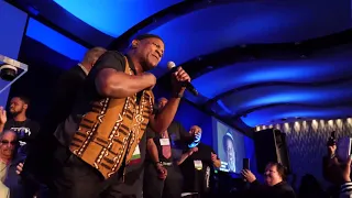 Archie Williams singing at Georgia Aquarium