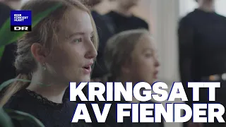 Kringsatt av fiender // DR Pigekoret (LIVE)