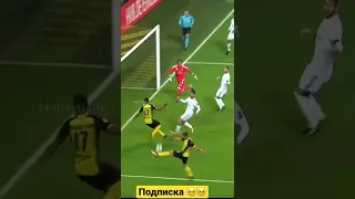 Рамос играет с рукой в волейбол но судя не дал пенальти 😱😱😂😂 #рамос #реалмадрид #футбол #шортс