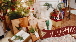 Vlogmas #8 - Wrapping Presents, Decorating Cookies, & a Christmas Film