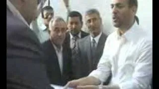 وزير البلديات يهين مدير بلدية السماوة  .mp4