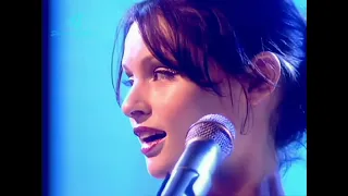 Spiller ft. Sophie Ellis-Bextor - Groovejet (If This Ain't Love) - Top of the Pops 25/12/2000 (HD)