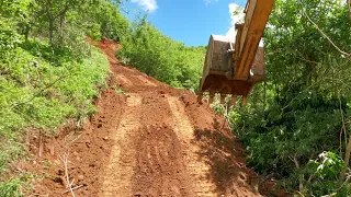 CORTANDO ESTRADA COM ESCAVADEIRA HIDRÁULICA SDLG 6150E OPERADOR CAPIXABA