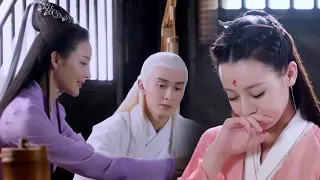 The scheming girl tried to please the Emperor, while Fengjiu was sulking beside her!