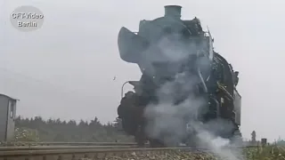 Dampflok löscht Böschungsbrand/Steam locomotive extinguishes embankment fire