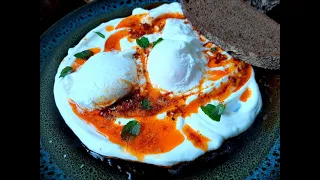 Яйца по-турецки! Из простых яиц просто шедевр! С добавлением ароматного масла, йогурта и чеснока