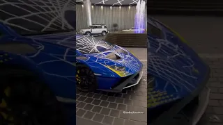 Lamborghini Huracan | Até água da fonte ficou azul! #Shorts #Luxury #Motors